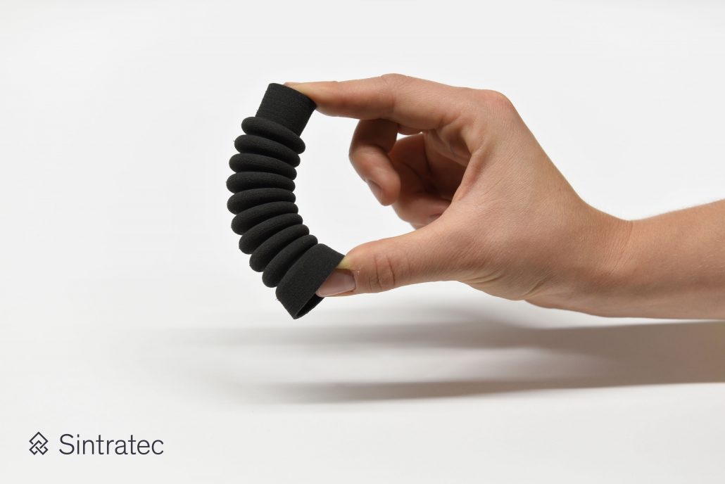 Gummibalg_1_mit-Hand