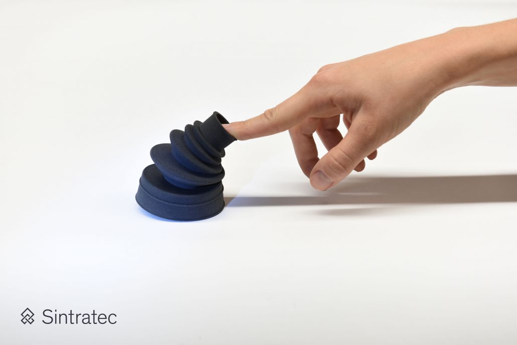 Gummibalg_2_mit-Hand